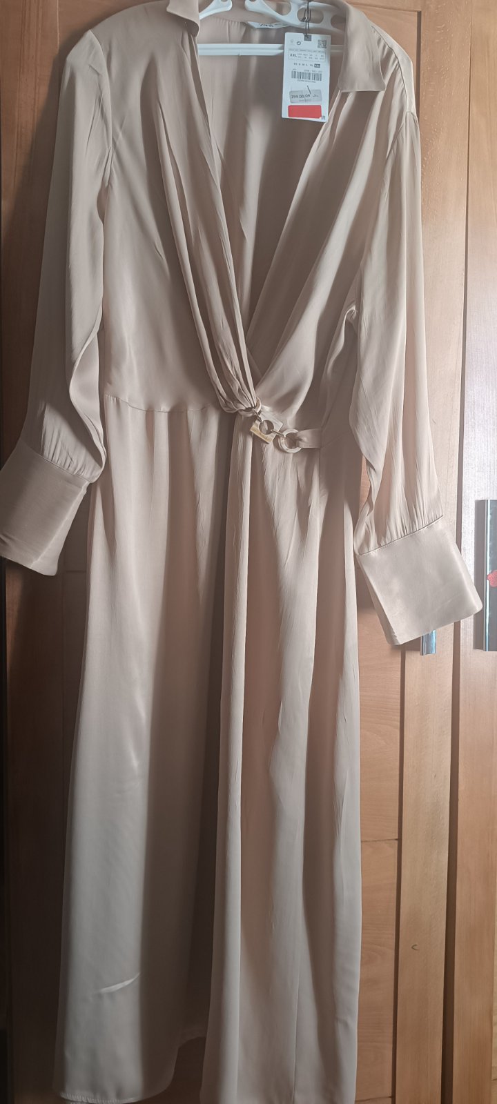 Robe beige satiné zara