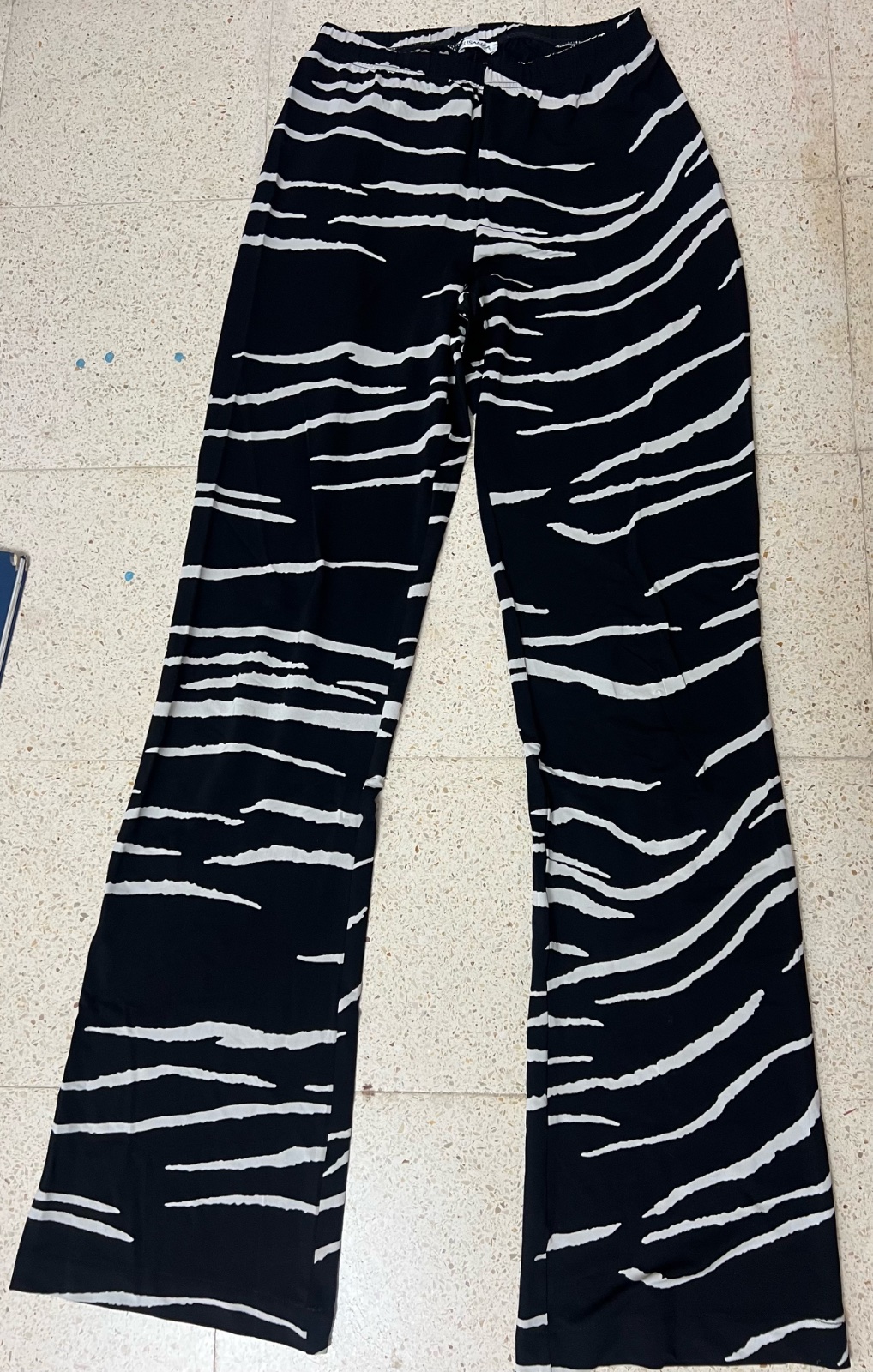 Pantalon elastiquee imprimé noir & blanc 
