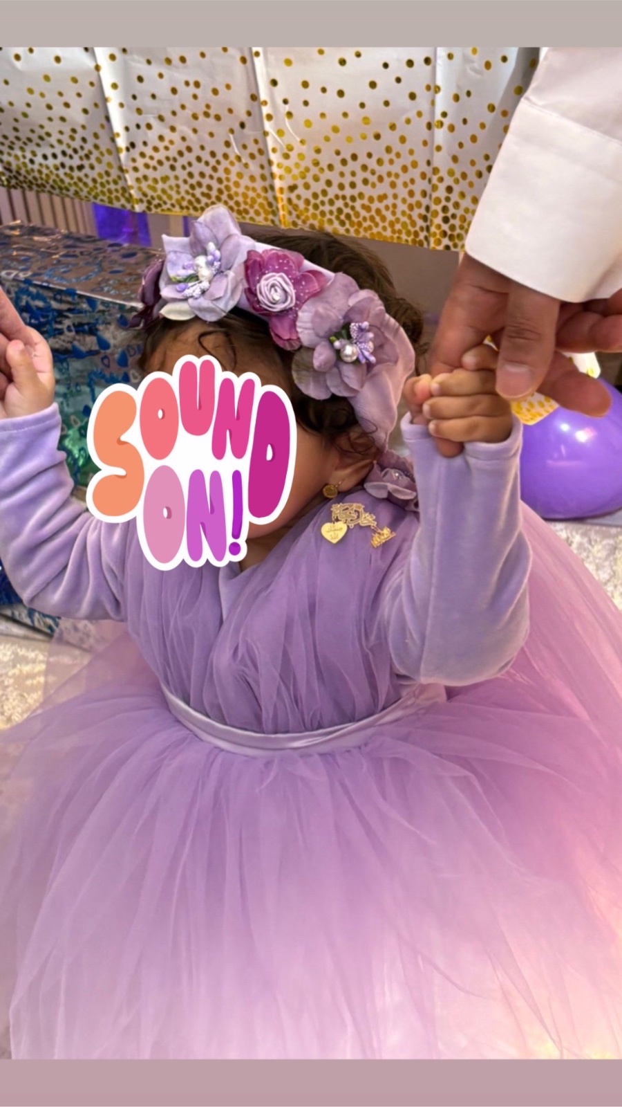 Robe manches langues d'anniversaire mezelt jdida lebsetha benty jem3a li fetet sans accesoire et ballerine a 120dt avec ballerine sheine et accessoires de cheveux 190dt