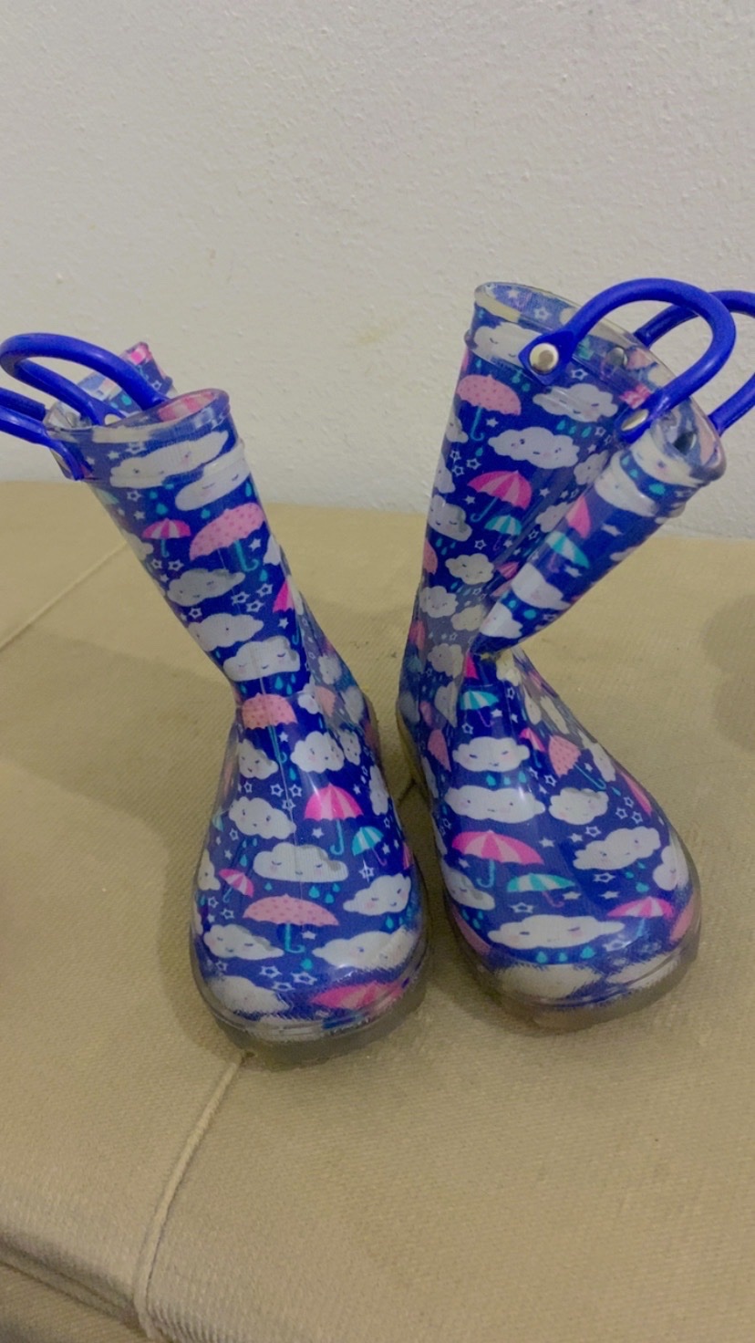 Bottines filles pointure 21/22 lumineux en tres bon etat 