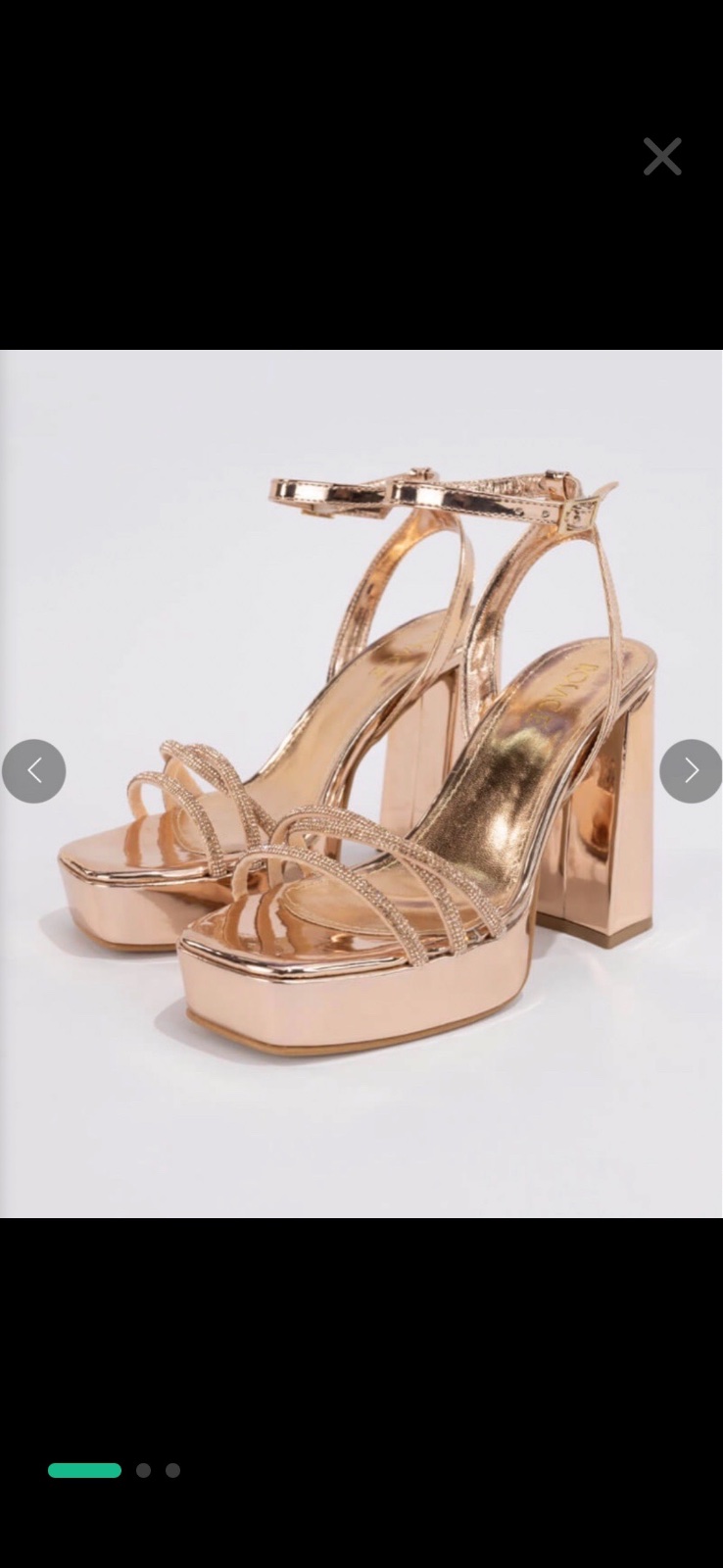 Sandales avec des brides fines en strass