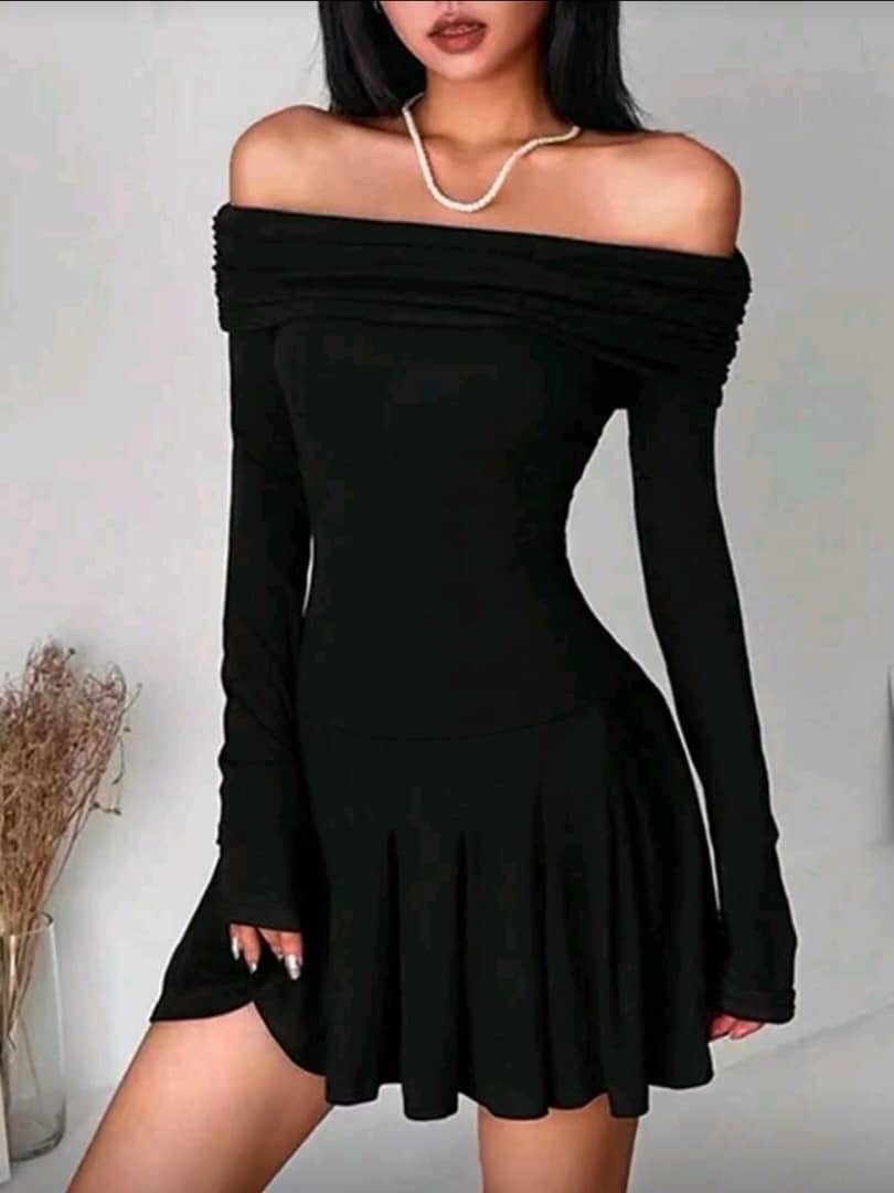 Robe noir col bâteau