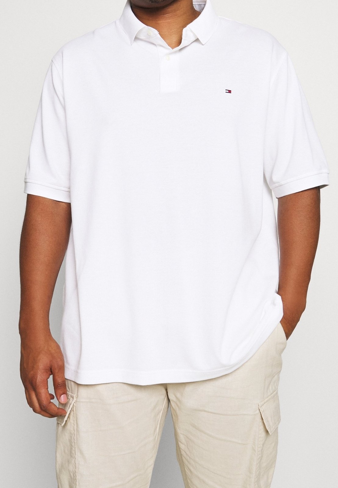 T-shirt Tommy Hilfiger polo disponible 
