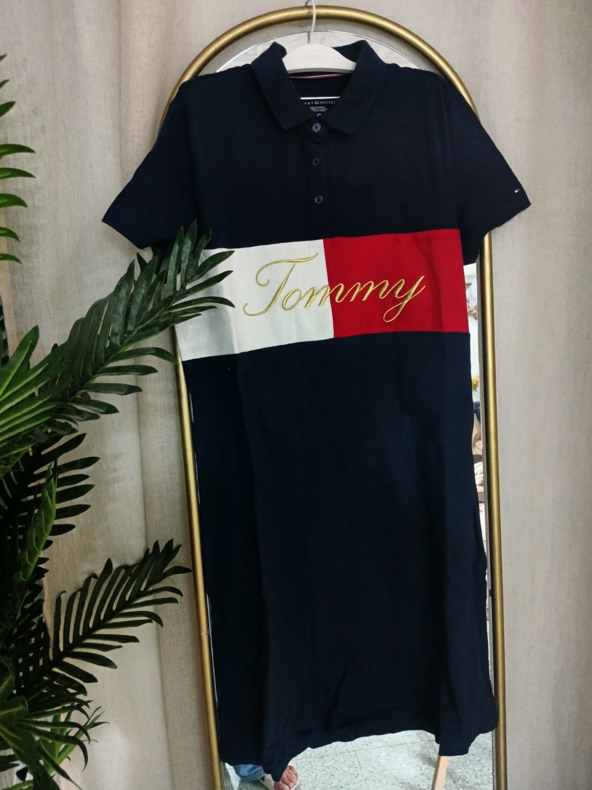 Robe Tommy Hilfiger disponible neuf