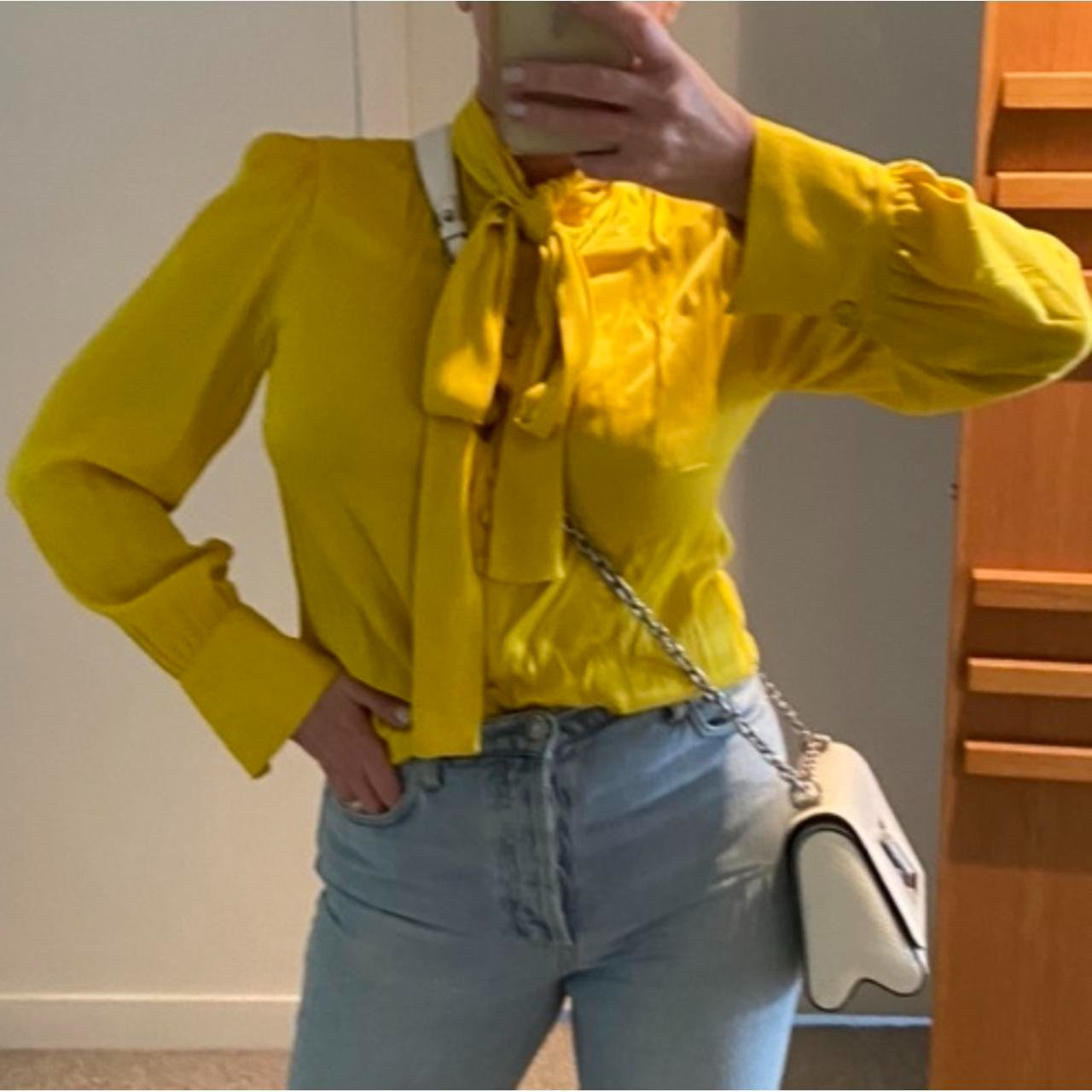 Disponible cette chemisier zara en satin de soie