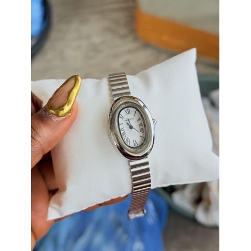 Metalic vintage oval watch 