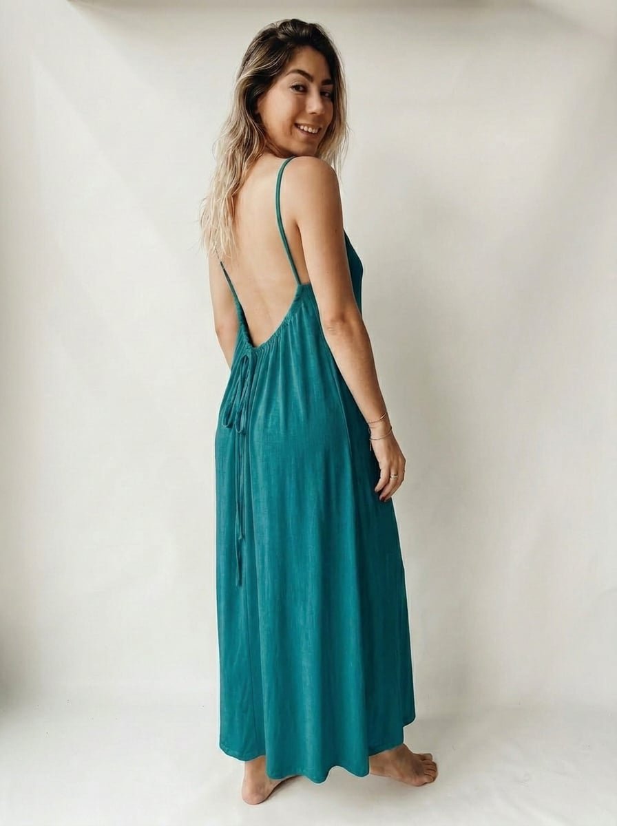 La robe parfaite pour vos journées ensoleillées ✨ Sublime robe d'été, parfaite pour une journée plage ou un verre au bord de l'eau. Sa coupe fluide s'adapte à toutes les morphologies.  Taille : Unis pour tous les tailles   