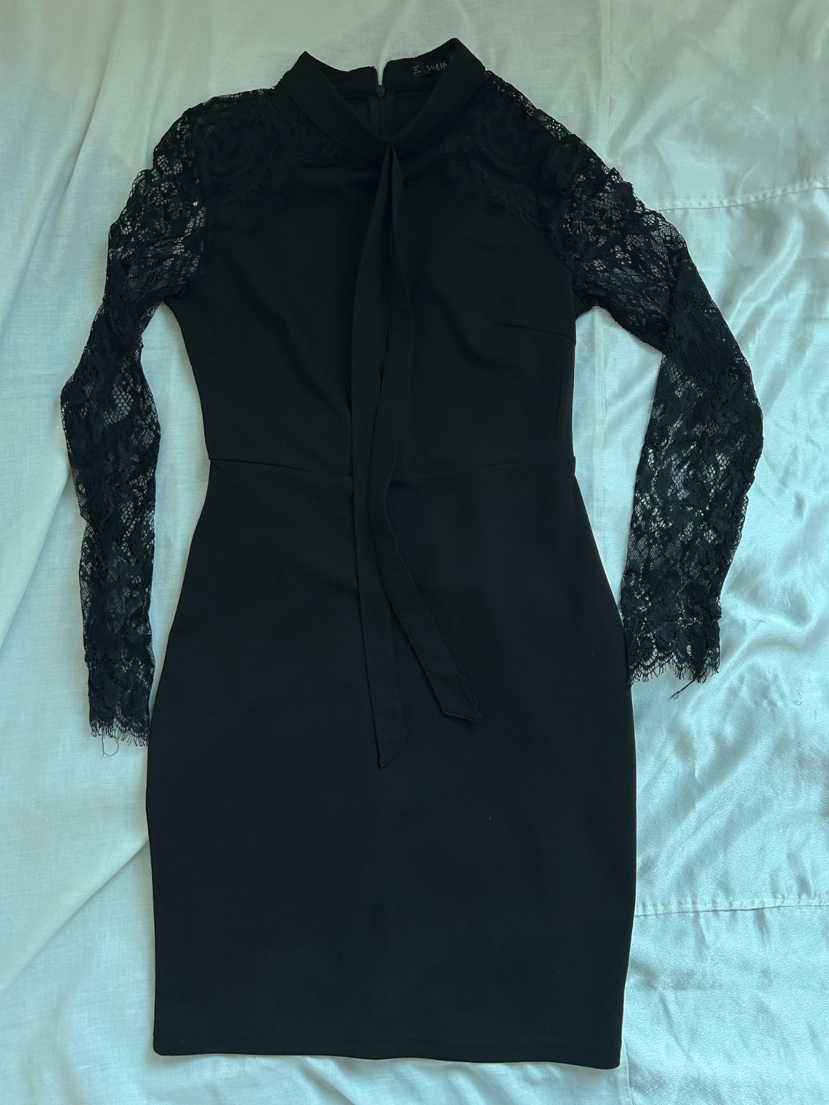 Robe noire élégante SHEIN – Taille S ✨