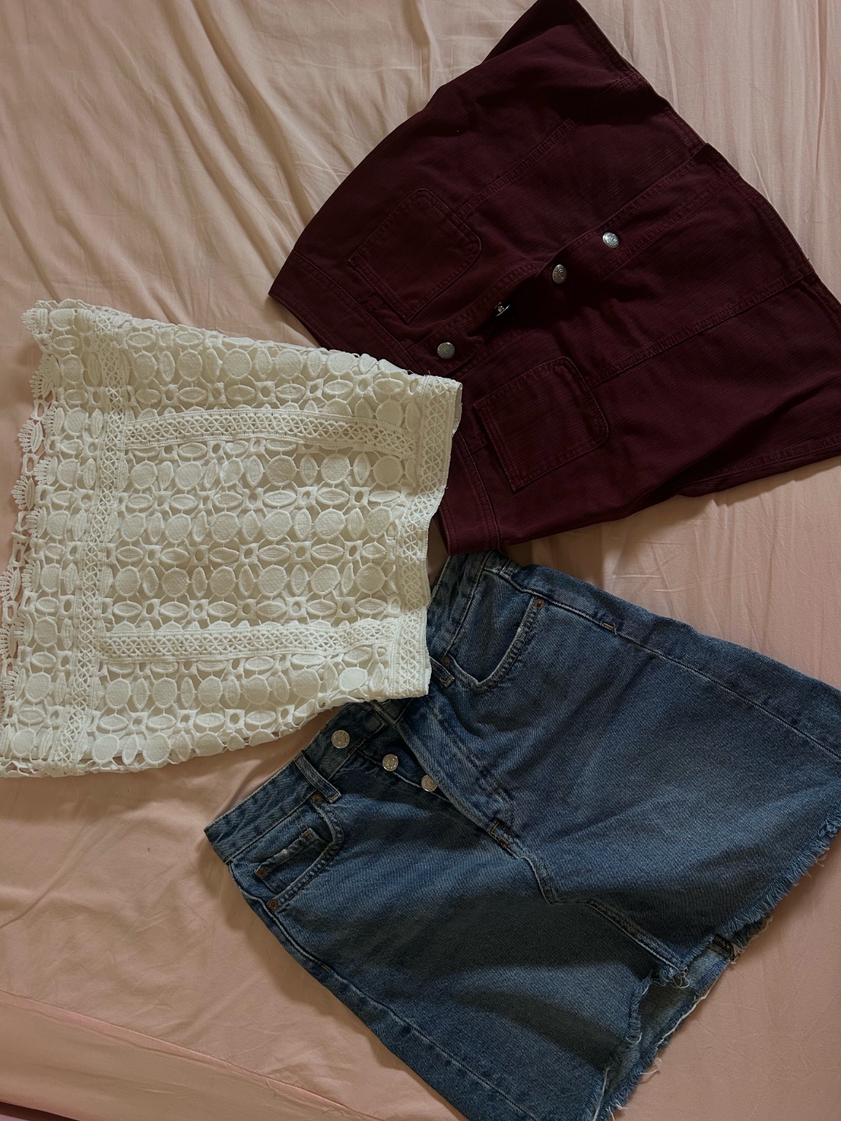 Lot de 3 jupes rouge blanc et bleu 