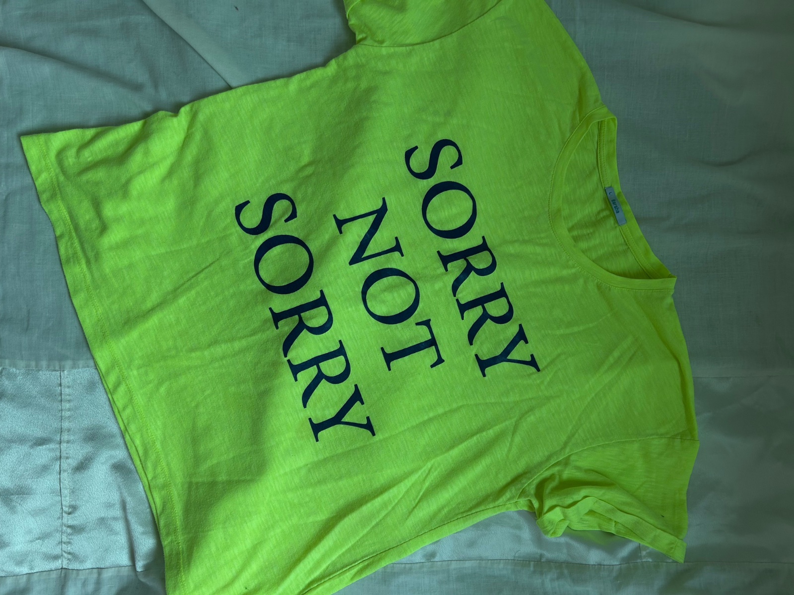 T-shirt sorry not sorry 