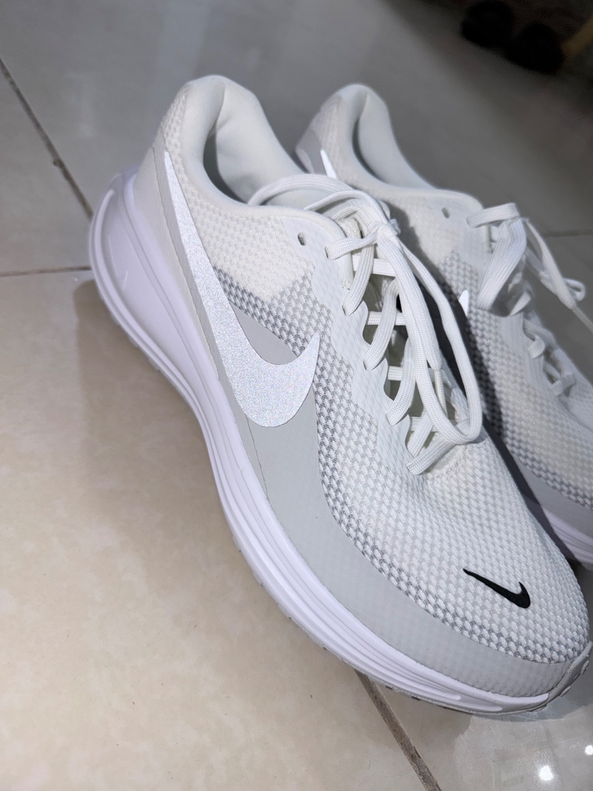 Nike Revolution 8 Summit White Photon Dust Silver