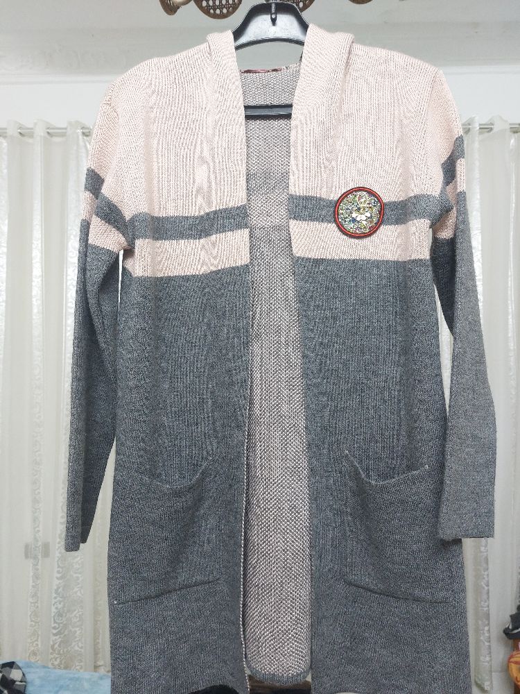 Gilet long élégant à capuche- style moderne