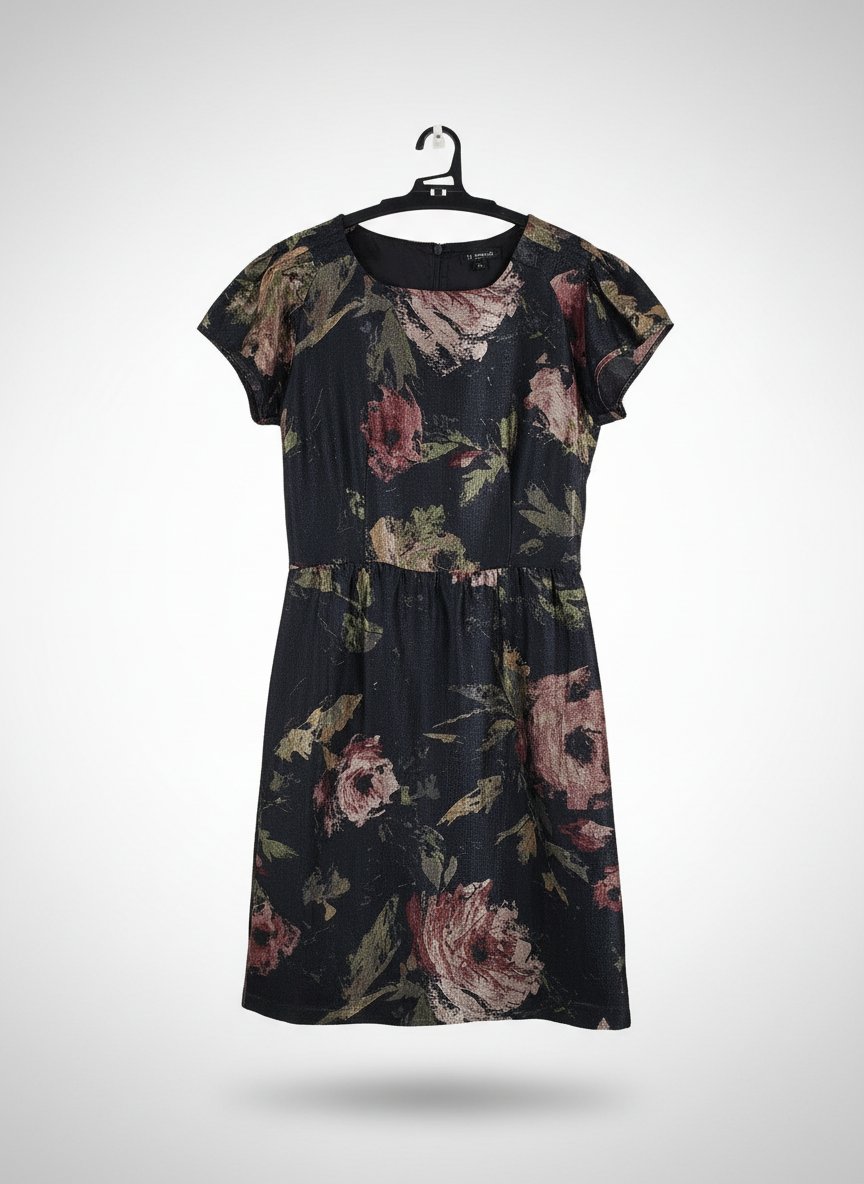 Robe noire tres belle avec fleur