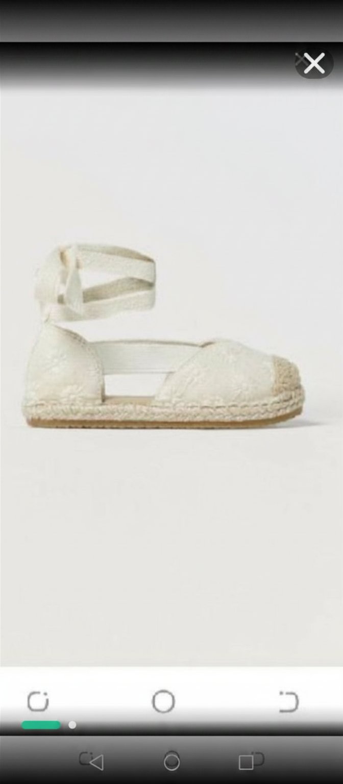 Espadrilles fleurs Zara porté une seule fois dans la maison... toujours dans son emballage 