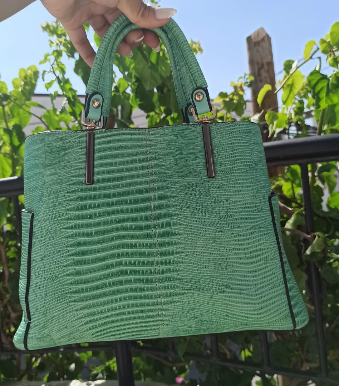 Sac à main effet croco