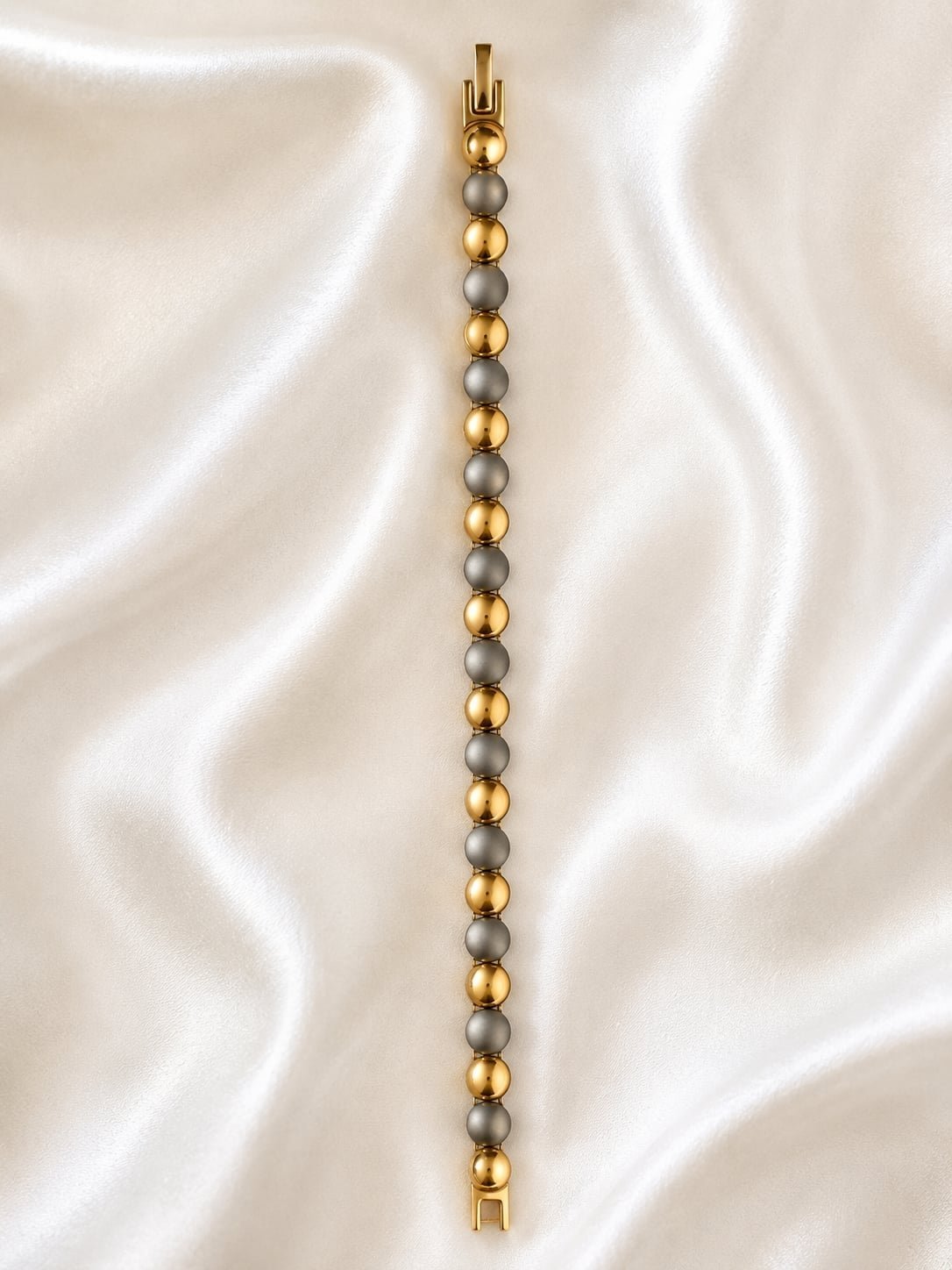 Deux bracelet en matière inoxydable importé 