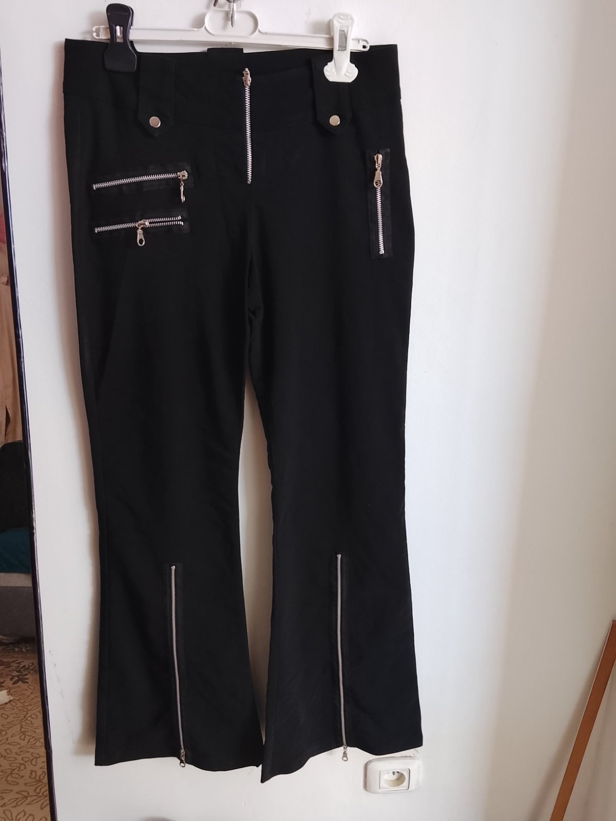 Un pantalon noir trés chic jamais porté 