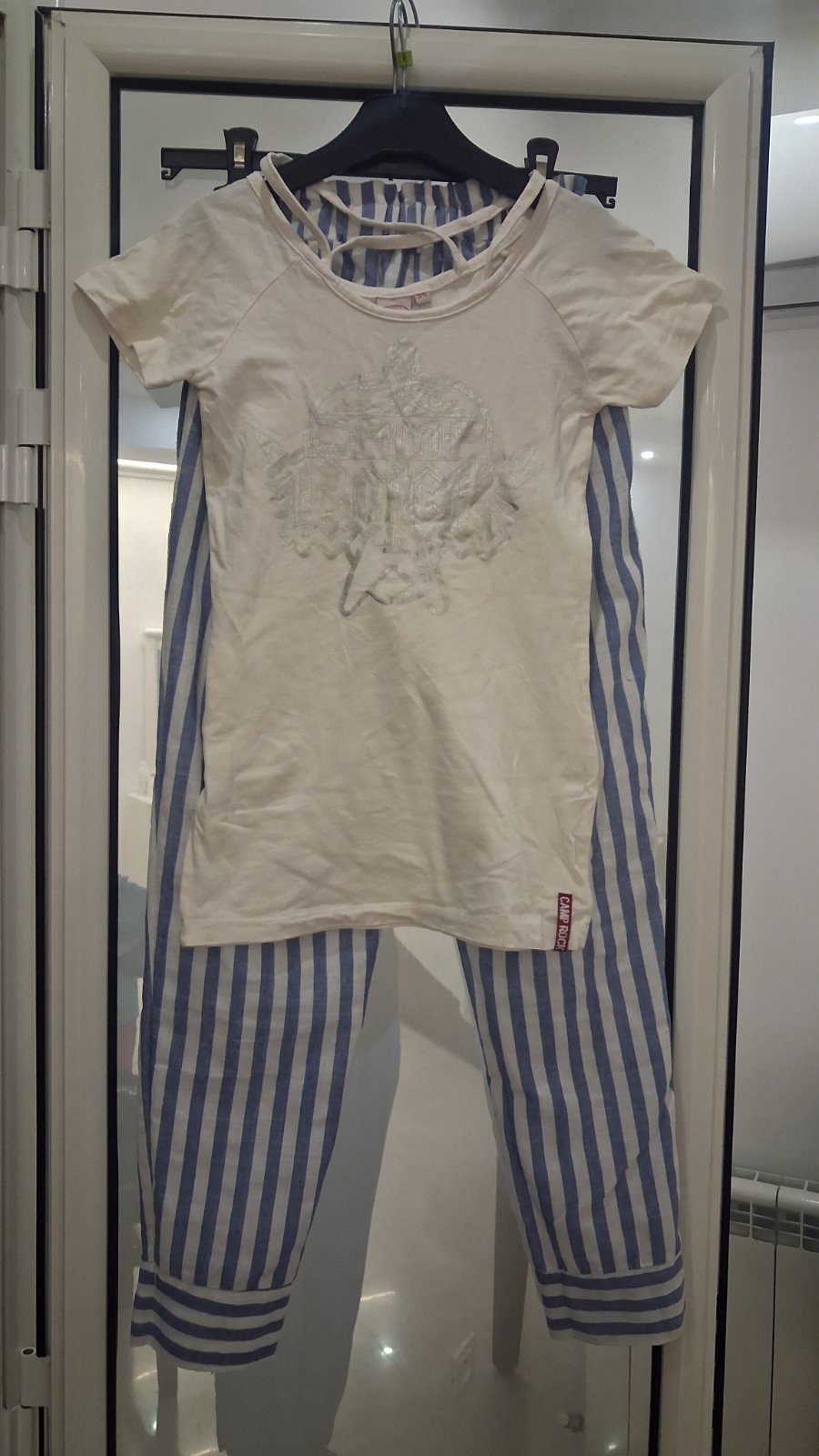 Tenue bleu et blanc 