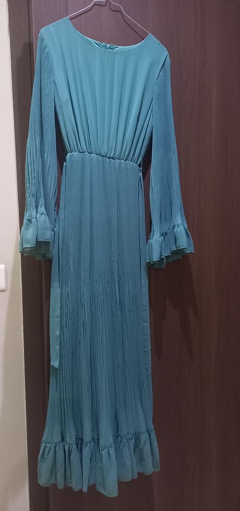 Très belle et élégante robe 