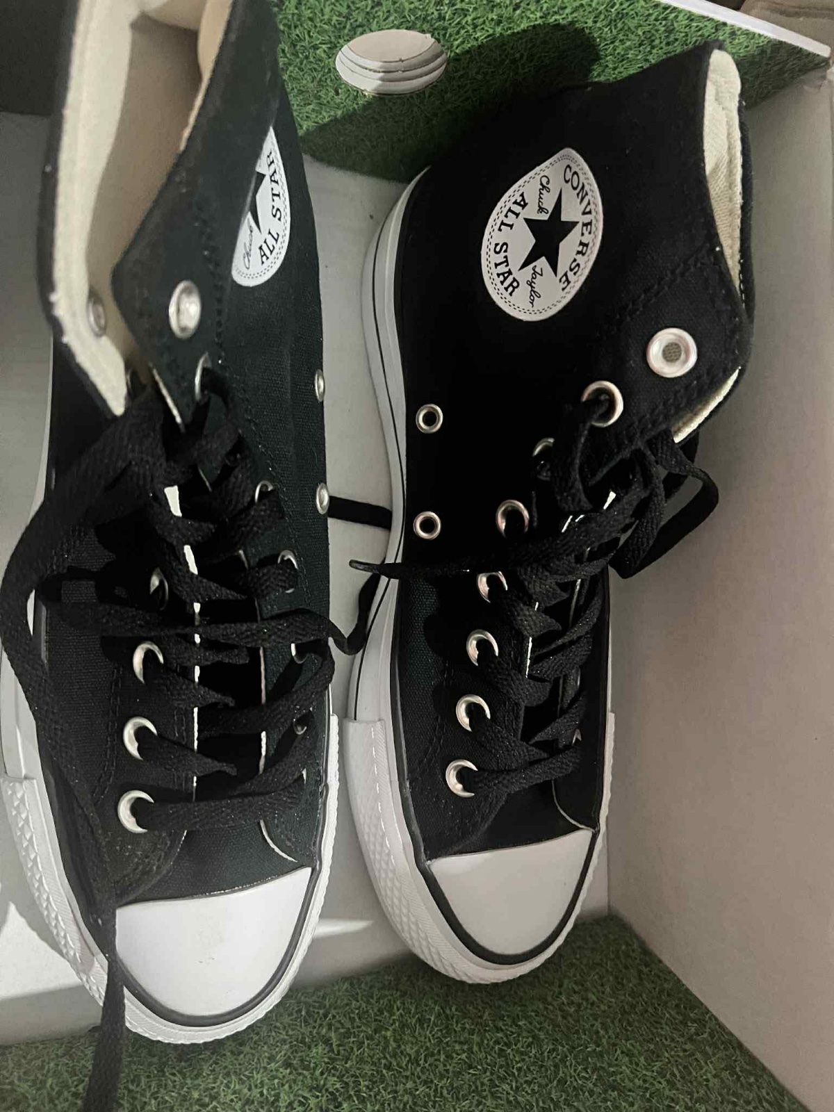 Converse noir pointure 39 a vendre etats neuf jamais porte