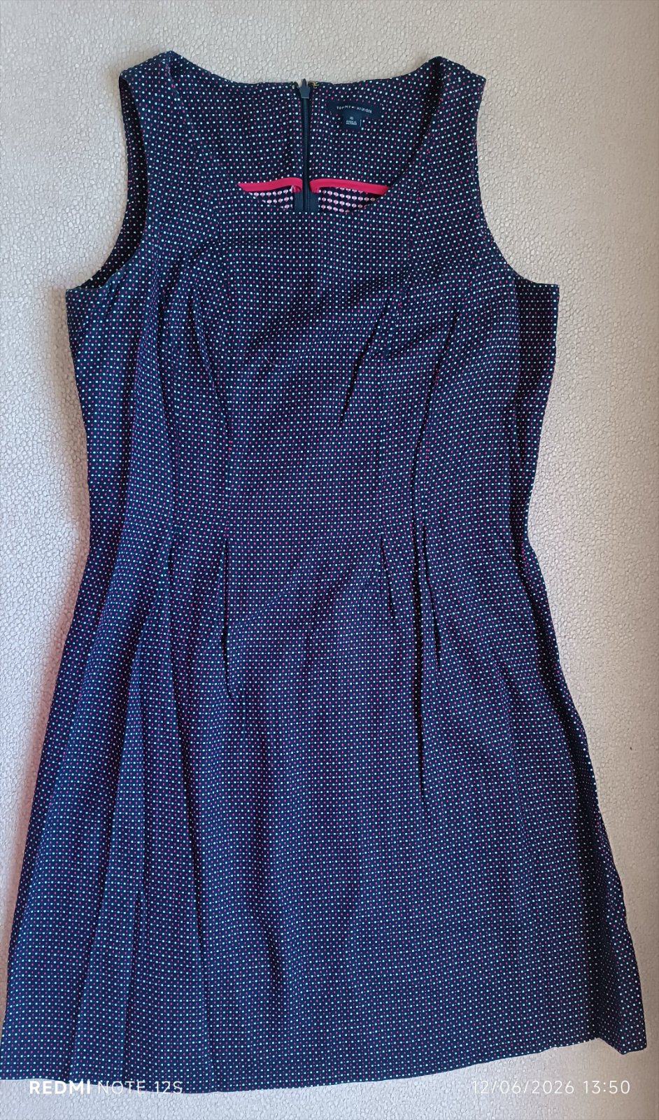 Robe bleue avec des points 