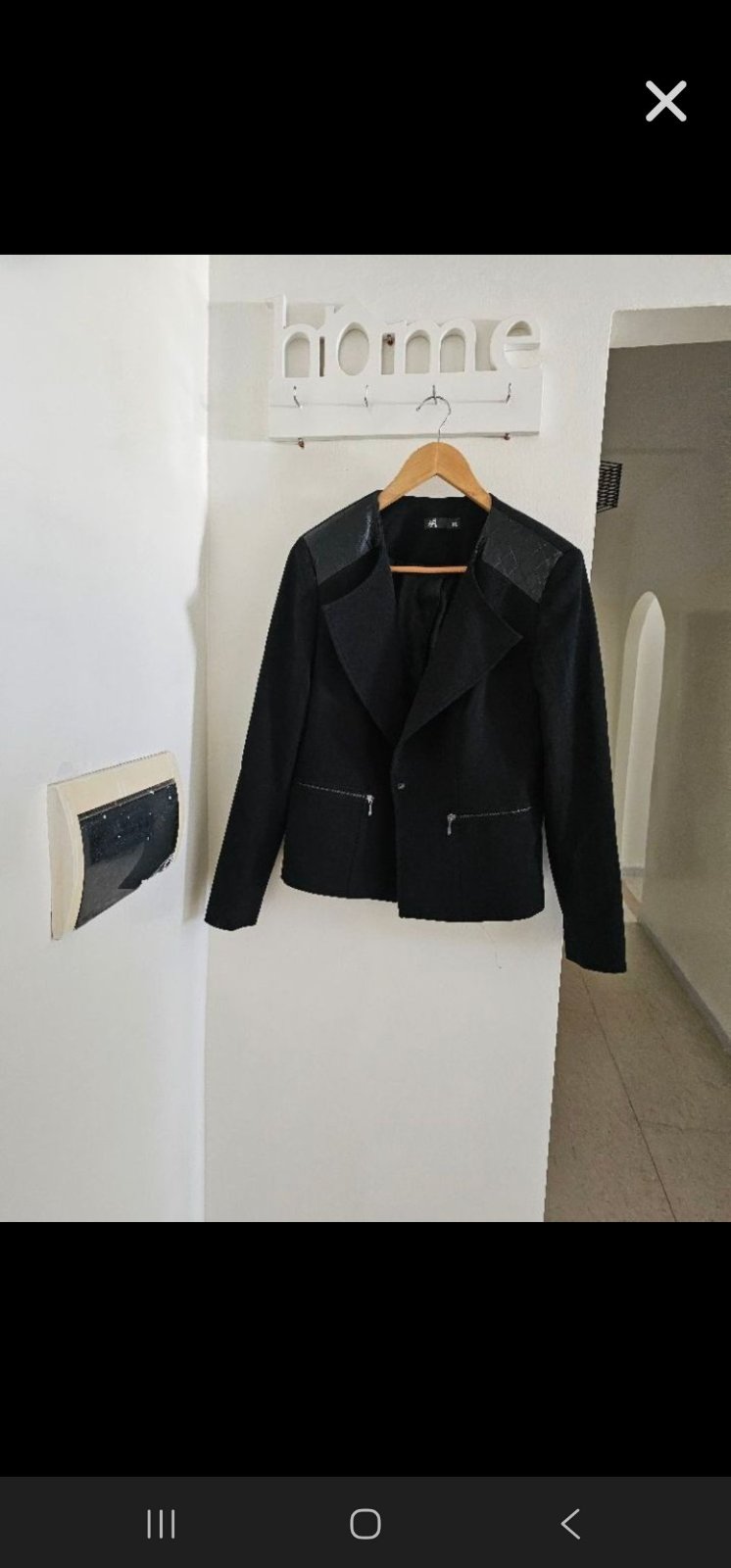Veste noire avec épaulettes en cuir