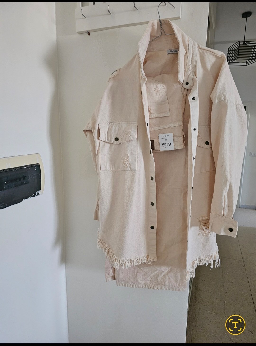 Set veste et Jean beige jamais porté– Coupe large, style déchiré 