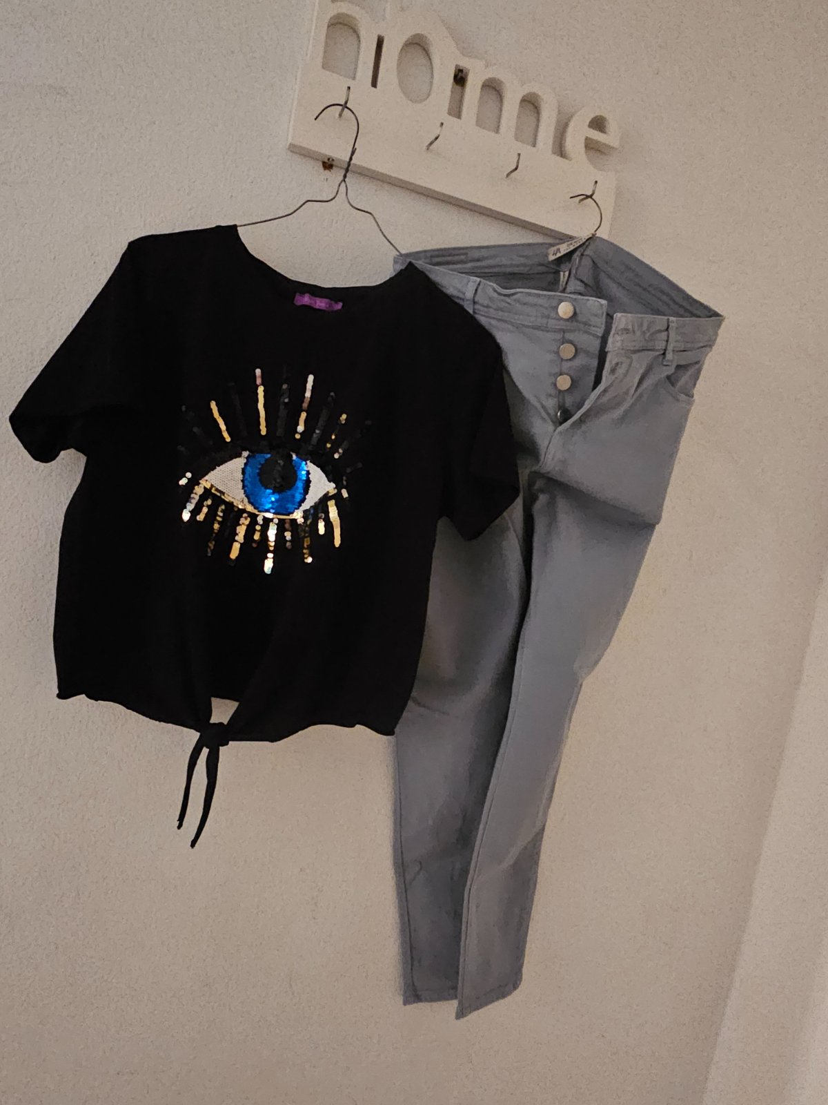 💙✨ À VENDRE – FAUX JEAN BLEU + PULL NOIR ASSORTI 