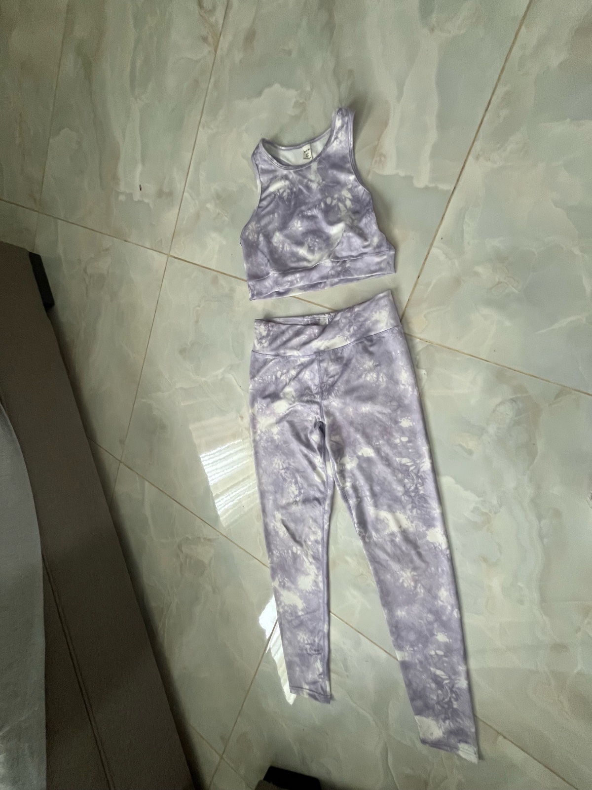 Tenue de sport mauve & blanche – jolie, légère et très confortable 💜🤍