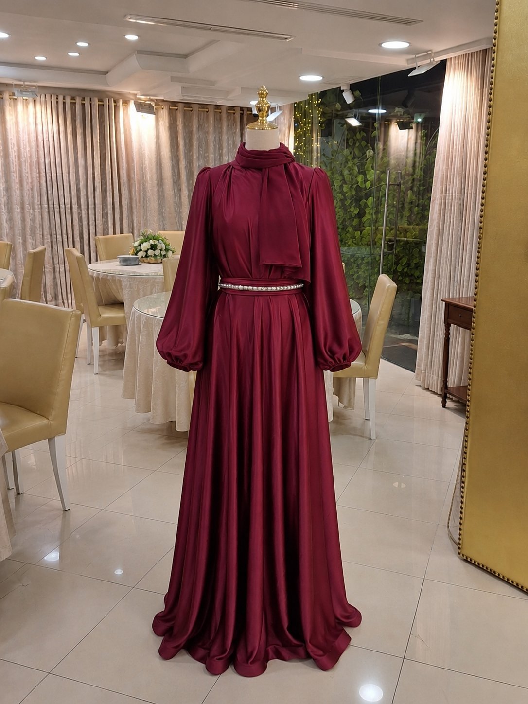 Robe de soirée bordeaux élégante 