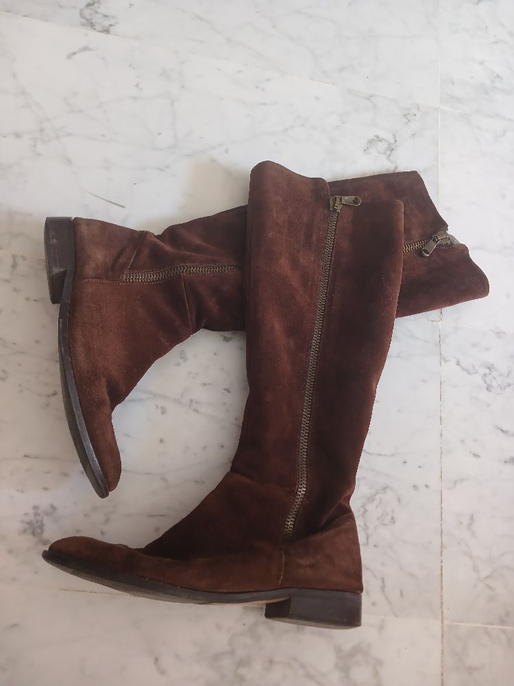 Bottes 👢 de chez NineWest Dubai en daims et semelles cuirs 👢👢