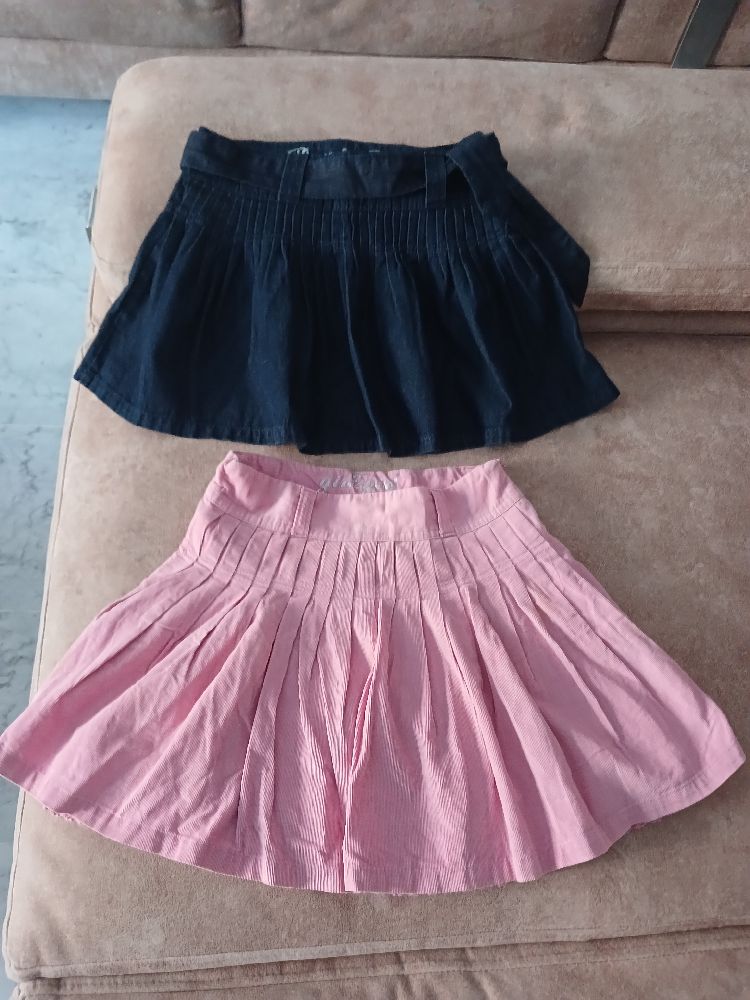 Lot de deux jupes filles de 6/7 ans jupette extra en cadeau 💞💞💞