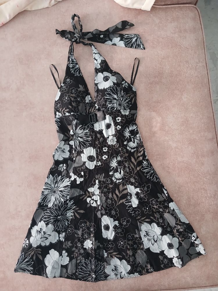 Robe dos_nu  fleurie en noir et blanc coton 