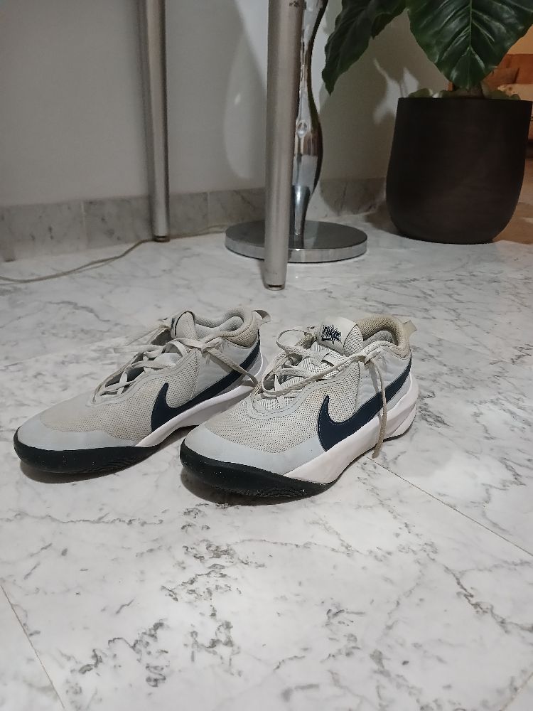Magnifiques chaussures de sport NIKE pour garçons P36.5 💥💥💥