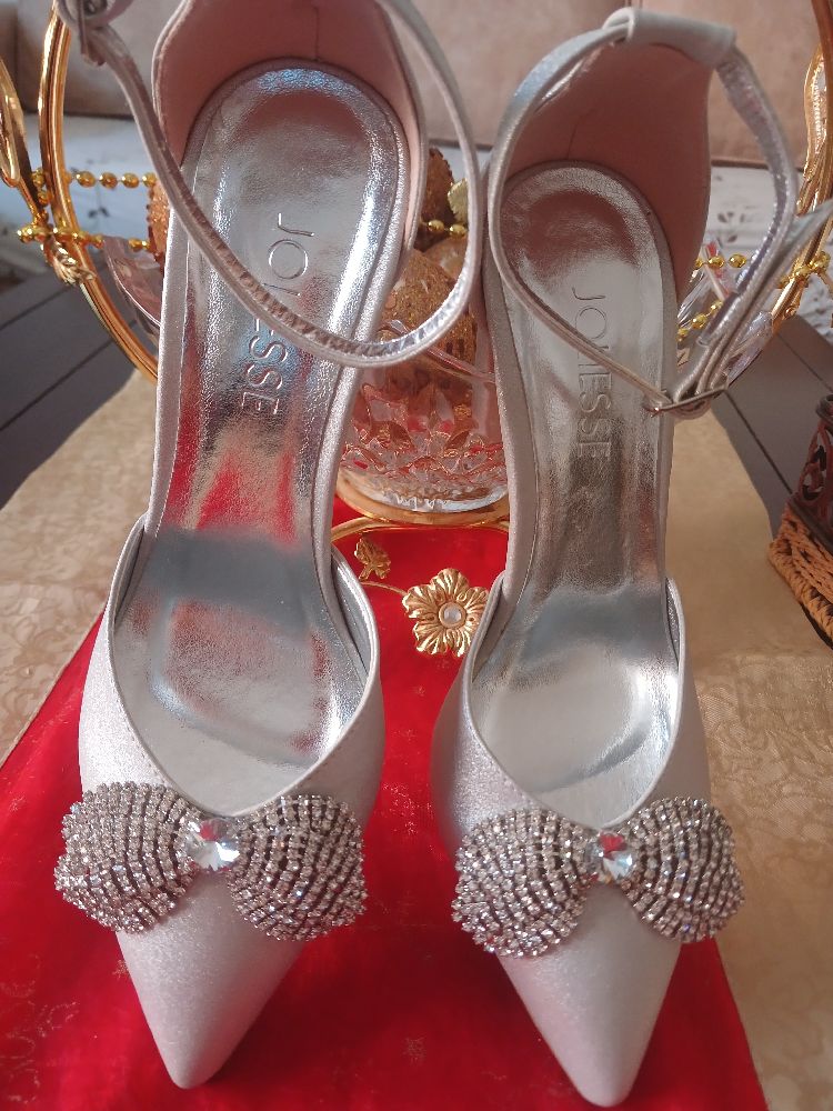 Silver escarpins très class à porter pour occasions de soirées 💫💫💫