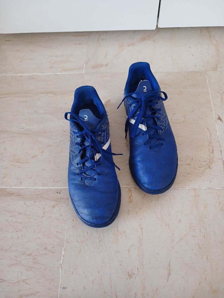 💙💙 🏃‍➡️ baskets de foot ⚽️ kIPSA demi crampons pointures 38🏃💙💙