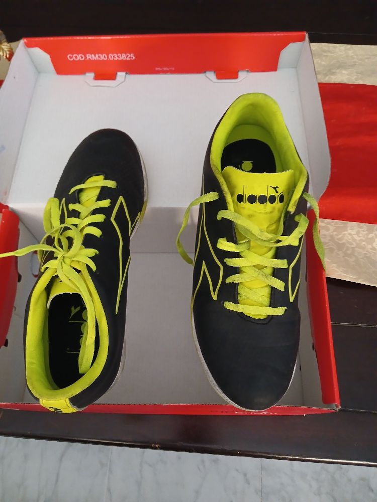 Diadora football shoes P37