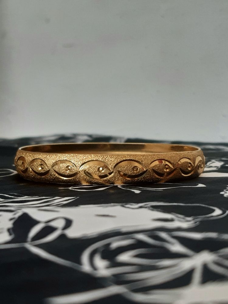 A bracelet made of Black Yore