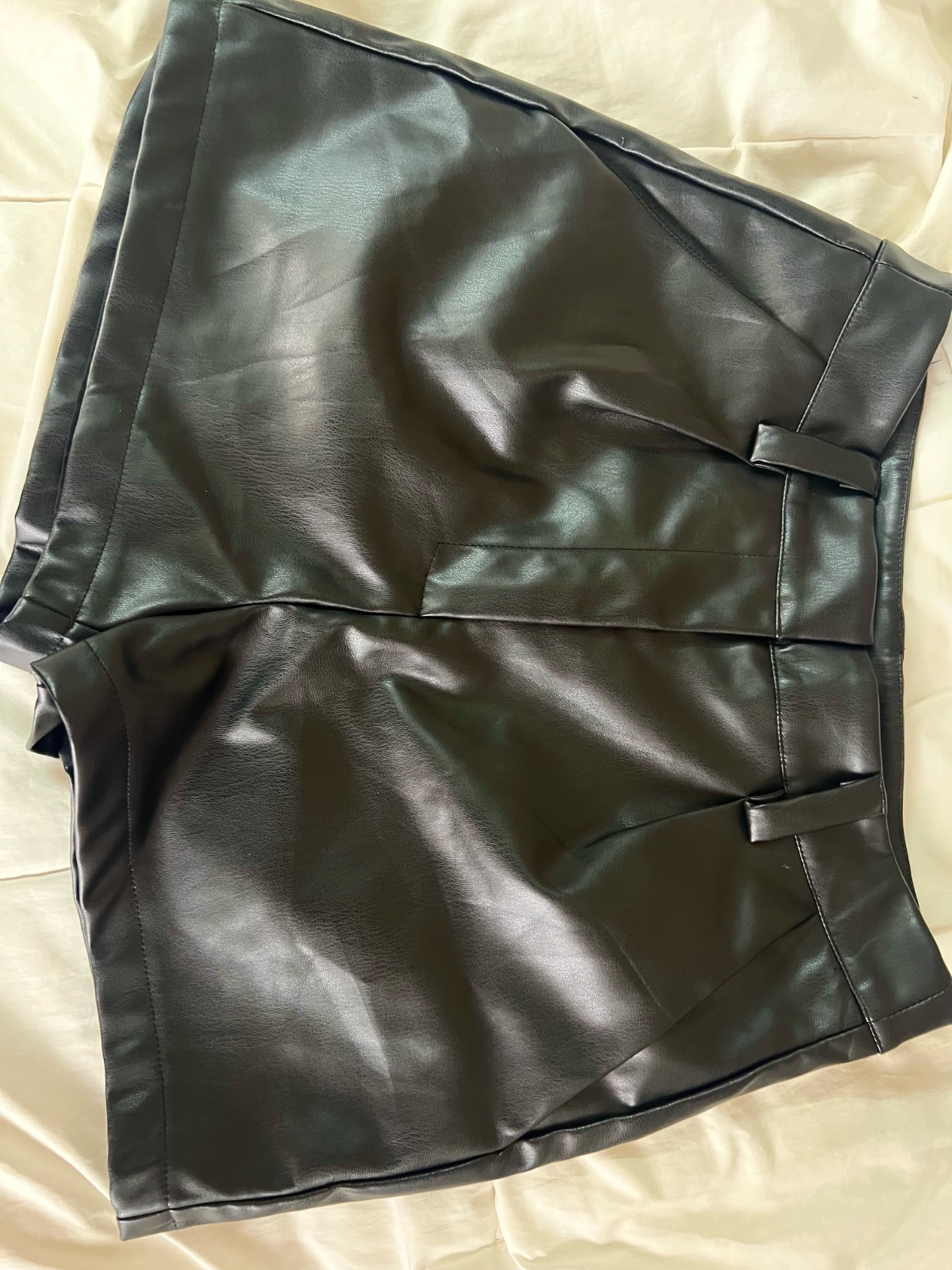 Short cuir