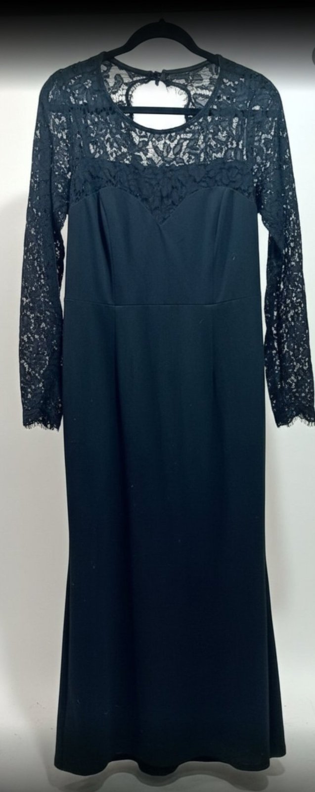 ROBE NOIR HAUT EN GUIPIRE MODÈLE SIRENE TAILLE 40/42
