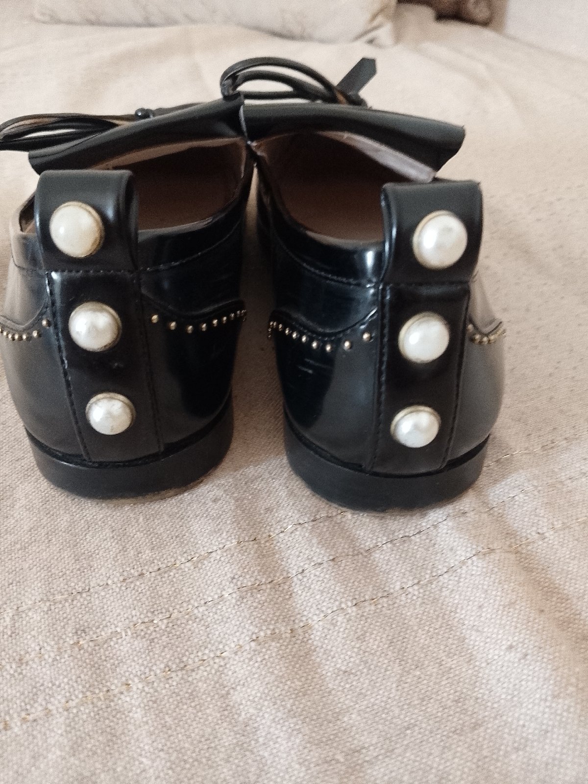  Des chaussures Zara, pointure 40 large.