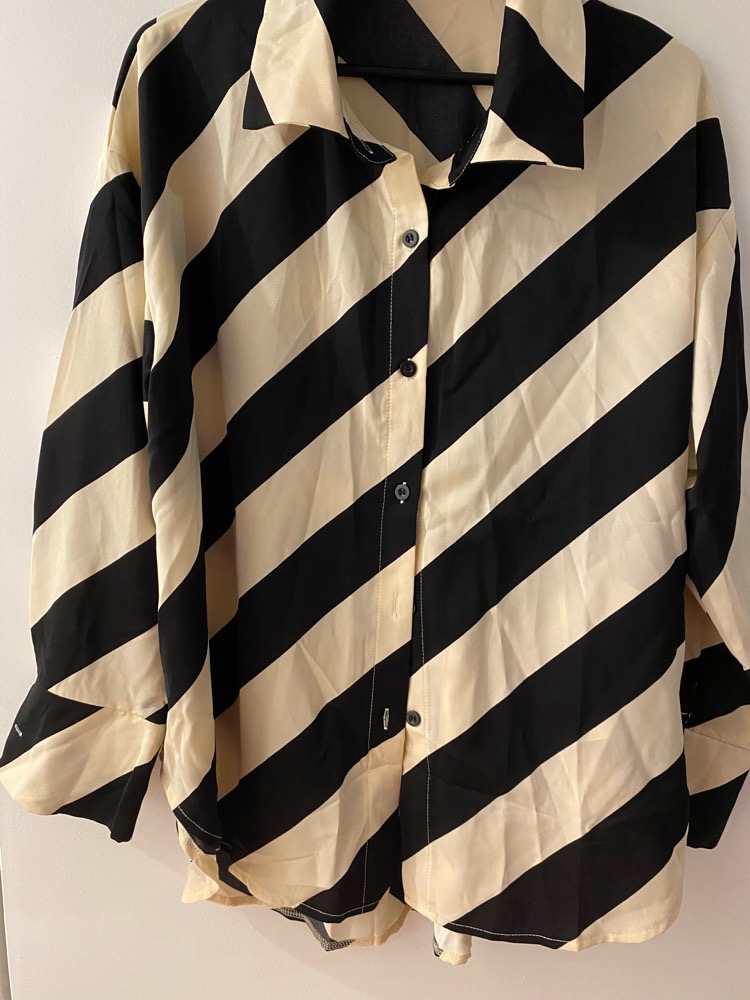 chemise rayé noir et beige 