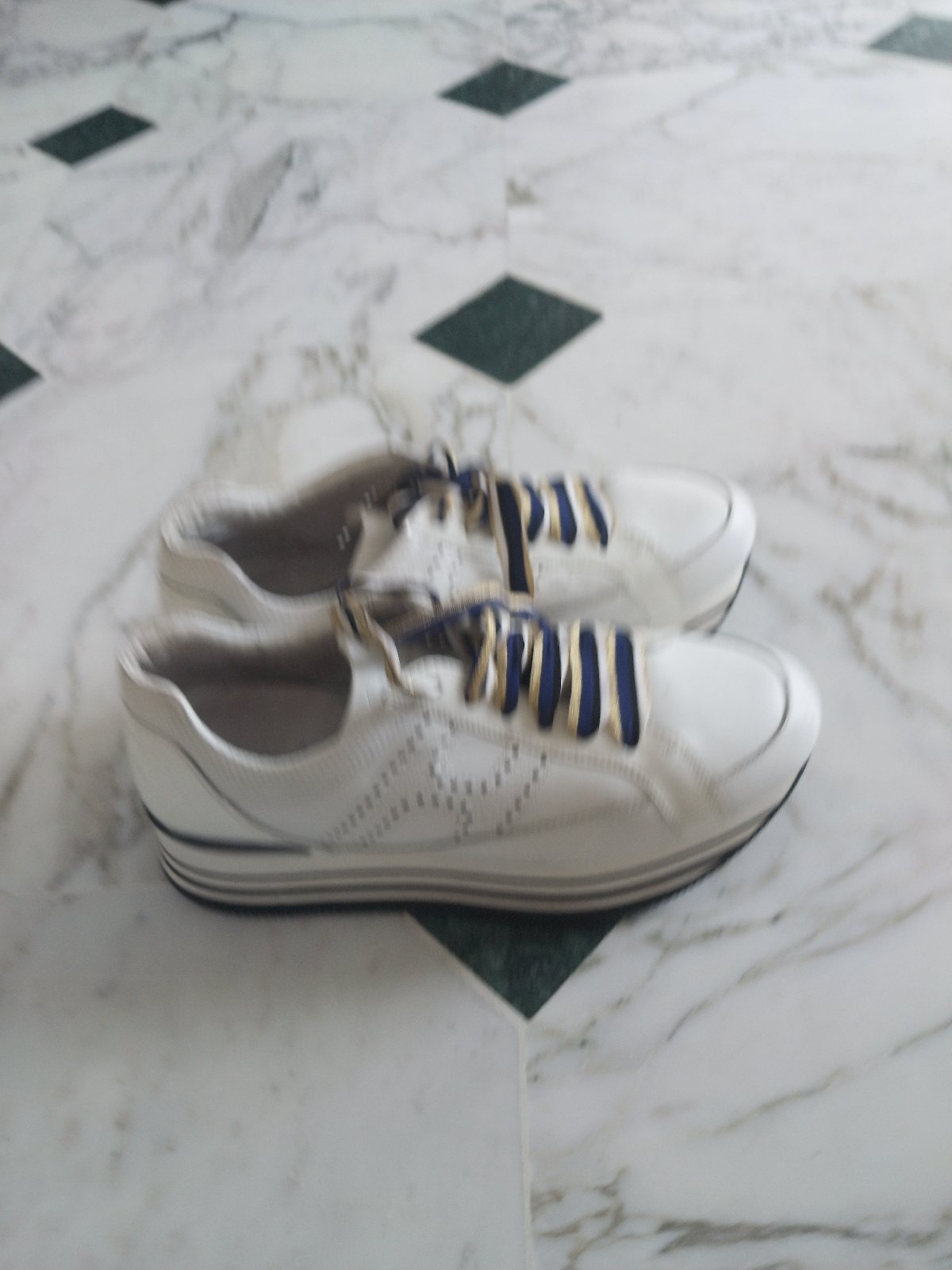 Basket  hogan blanc pointure 40 