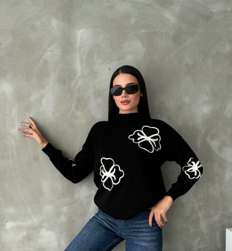 Pull noir taille standard (S-M-L)