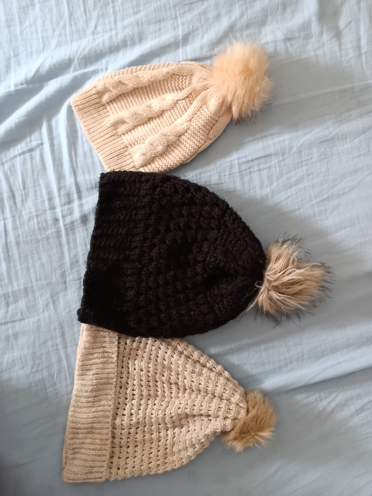 3 bonnets