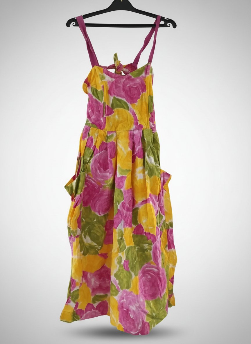 Jolie robe fleuri a dos nu
