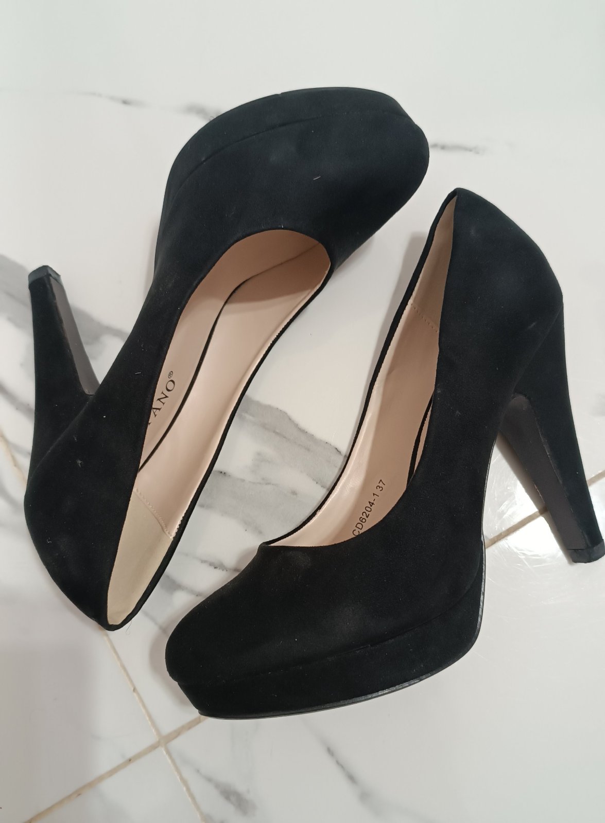Talons en noir