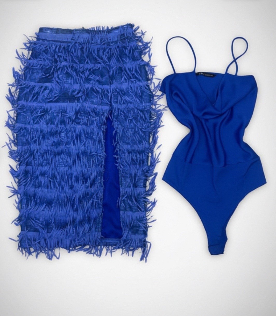 Deux articles jupe et pull brettelles