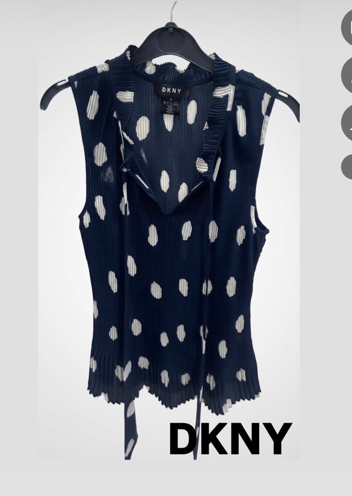 Chemisier  DKNY de couleur bleu marine avec des motifs abstraits blancs