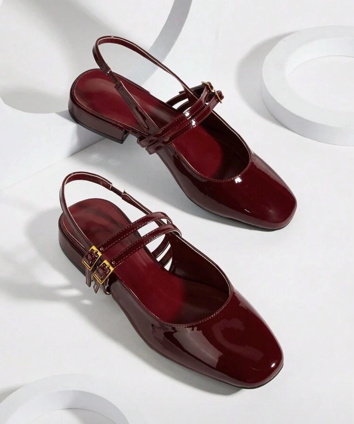 Sandales a talons ou ballerines 